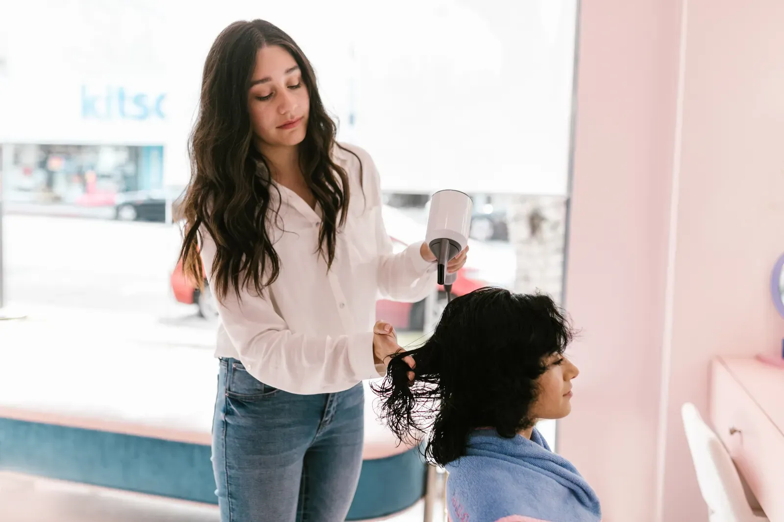 Profesionální styling vlasů v beauty salonu